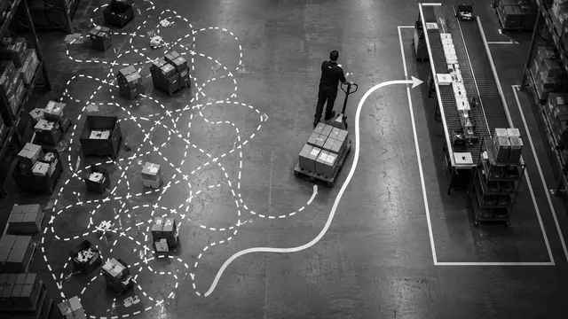 Employee with a pallet truck where a tangle of movement lines turns into one streamlined route